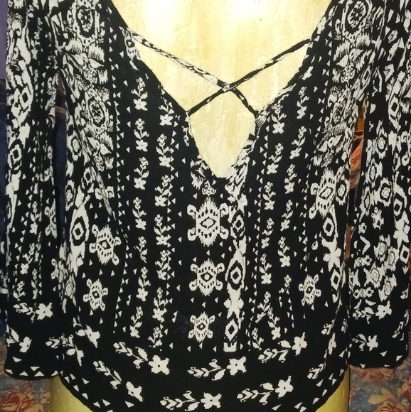 Patrons of Peace Off the shoulder cross back top. Size lrg - Picture 2 of 3